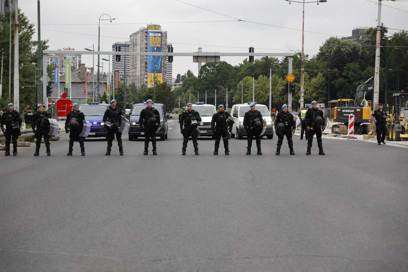 Policija Okupirala Ulice Sarajeva Pogledajte Ta Je Fotoreporter