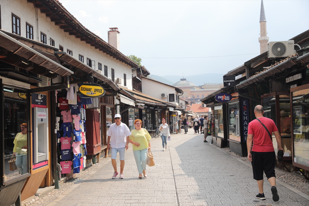 Gužva na ulicama glavnog grada ne jenjava Turisti oduševljeni