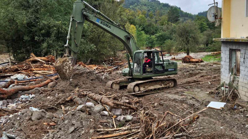 OS BiH pomažu stanovništvu u otklanjanju posljedica poplava i klizišta