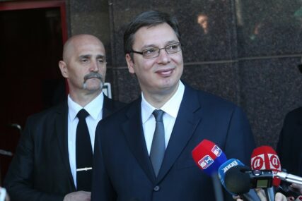 Vučić kaže da Srbija ima dovoljno plina da građani mogu u gaćama hodati po kući
