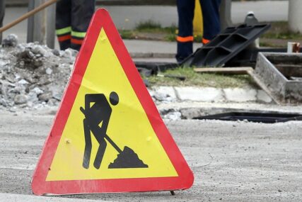 Zbog izvođenja radova i sanacija na brojnim cestama u BiH saobraćaj se odvija usporeno