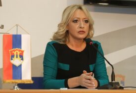 Pandurević: SNSD je urušio Narodnu skupštinu toliko da je ostalo samo još da joj temelje iskopaju