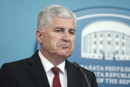 Bećirović poručio Čoviću: Svaka tvoja prijetnja znači novi autobus iz Hercegovine na Zapad