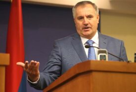 VIŠKOVIĆEVA VLADA PORUČILA SRBIMA  "Do srijede imate rok da napustite državne institucije!"