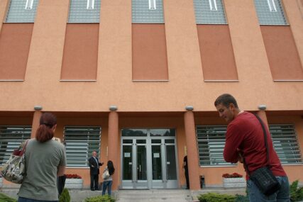 Uposlenik UIOBiH Milanko Obradović osuđen na godinu zatvora zbog primanja dara