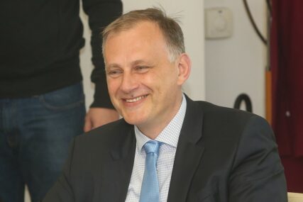 HIT DANA  Saša Trivić
