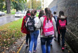 Opremanje jednog đaka u BiH košta od 250 do 500 KM, a najveća razlika nije u priboru nego u tome gdje dijete ide u školu