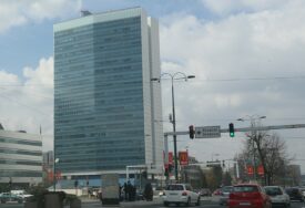 Državnim funkcionerima opet rastu plate: Nagrada za nerad i do osam hiljada KM