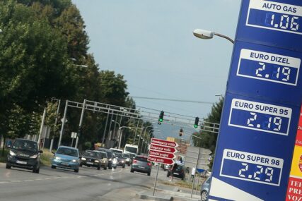 ZANIMLJIVA STRATEGIJA Nakon smanjenja trošarina gorivo kod komšija poskupjelo samo nekoliko centi