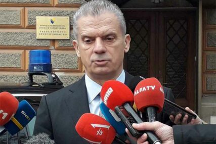 Džaferović podijelio opoziciju zbog govora ispred OHR-a. Radončić: Imao je pravo da se obrati građanima