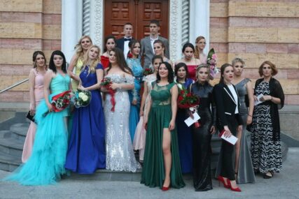 Maturska noć sve bliža, a troškovi nikad veći: Provjerili smo koliko je novca potrebno izdvojiti za ovo slavlje