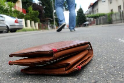 Ljudskost i poštenje u današnje vrijeme: Adnan iz Bihaća u Sloveniji pronašao novčanik pa ga vratio vlasniku iz Austrije