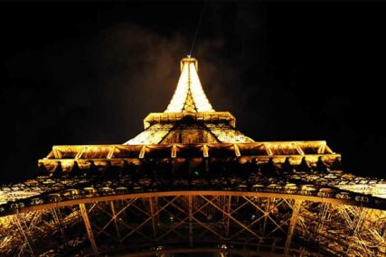 Eiffelov toranj zbog uštede gasi svjetla sat vremena ranije