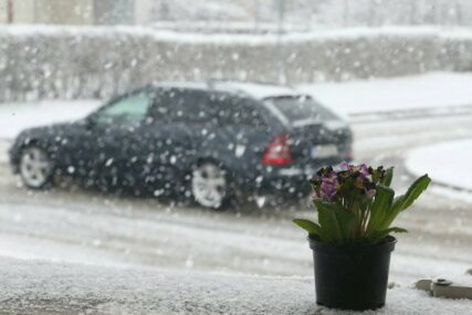 Saobraćaj u BiH se odvija po mokrim cestama, na put ne krećite bez zimske opreme