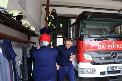 Vatrogasci intervenisali u Banjaluci: Gasili požar na benzinskoj pumpi...