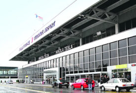 Preminuo putnik zbog kog je avion prinudno sletio u Beograd