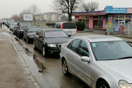 Duge kolone vozila na izlazu iz Bosne i Hercegovine