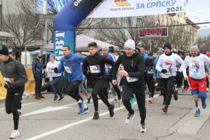 Zanimljiva rasprava u Hrvatskoj o često korištenim poštapalicama: Zašto se kaže "Tri, četiri, sad"
