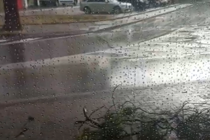 (VIDEO) Jako olujno nevrijeme zahvatilo Mostar