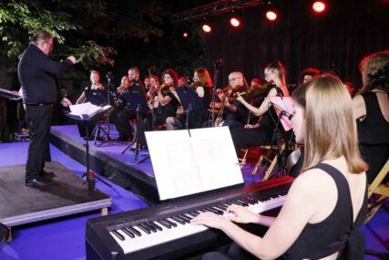 Mostarski simfoničari svojim sugrađanima daruju koncert na otvorenom Disney's Classics