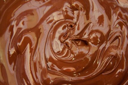 Dvoje ljudi u Marsovoj tvornici upalo u rezervoar pun čokolade