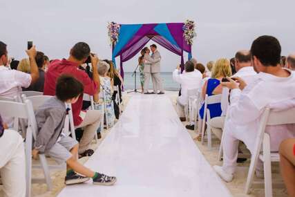 U Meksiku održano kolektivno gay vjenčanje kao uvod u Paradu ponosa