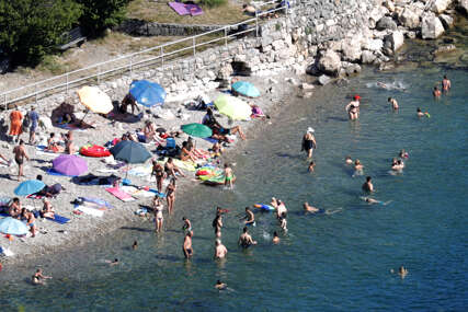 Prizor s plaže u Dalmaciji postao hit na Facebook-u