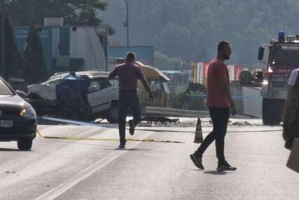 Jedna osoba poginula u sudaru tri automobila kod Viteza