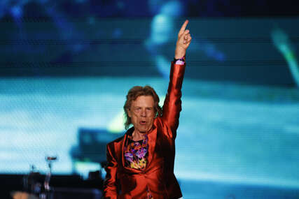 ODGOĐENI KONCERTI ROLLING STONESA U AMSTERDAMU I BERNU: Mick Jagger ima koronu