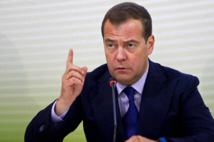 Medvedev opet agresivan, evo čime sad prijeti