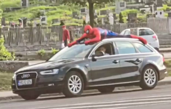 U glavnom gradu BiH uvijek veselo: "Spiderman" gostovao po sarajevskim saobraćajnicama