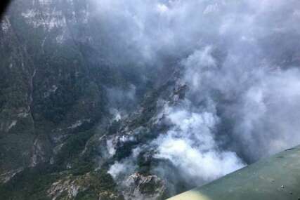 Požar na području Boračkog jezera i dalje aktivan, vatru gasi i helikopter OS BiH