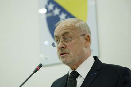 Suad Arnautović: Neprihvatljivo je biti u isto vrijeme ministar i zastupnik