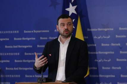 Magazinović zamolio Ahmetovića da reagira na odluku Schmidta