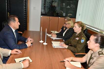 Ministar Cikotić razgovarao s komandanticom NATO štaba u Sarajevu Pamelom L.McGaha