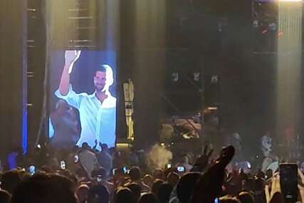 Dino Merlin raspametio publiku u Porto Montenegro: Evo kako je pjevač pozdravio Novaka Đokovića