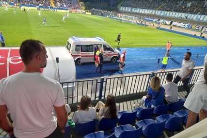 Drama na Grbavici: Hitna pomoć pored terena, pozlilo novinaru, navijači traže prekid utakmice