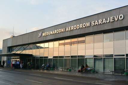 Međunarodni aerodrom Sarajevo: Zimska služba čisti pistu