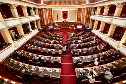 Parlament Albanije usvojio Rezoluciju o Srebrenici, zastupnicima se obratio i Šefik Džaferović