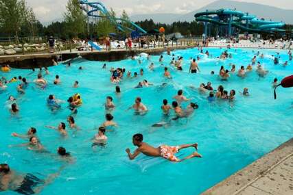 Ljeto je doba intenzivnog kupanja na bazenima: Ovo su koristi ali postoje i rizici