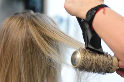 Frizeri otkrili kako pravilno isfenirati kosu kod kuće