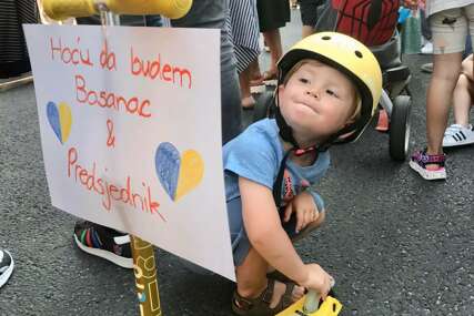 Fotografija dana koja govori sve: “Hoću da budem Bosanac & Predsjednik”