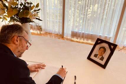 Edin Forto se upisao u Knjigu žalosti povodom smrti bivšeg premijera Japana Shinzo Abea