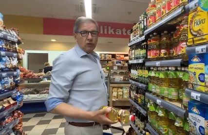 Zanimljiv performans: Mirsad Hadžikadić kupovao namirnice i zgražavao se njihovim cijenama - šta radi Vlada?