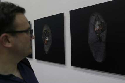 Otvorena izložba Armina Durguta u Zagrebu: Još jedno svjedočanstvo o genocidu u Srebrenici