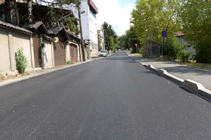 Nakon skoro godinu dana asfaltirana Jukićeva ulica na Koševskom brdu