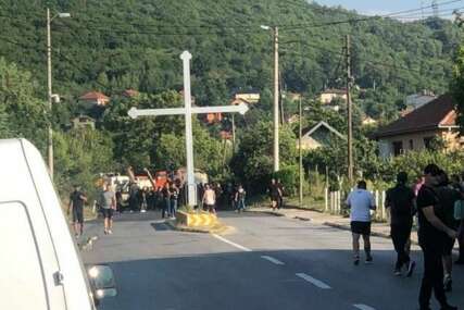 Napeto na Kosovu: Specijalci sa dugim cijevima na punktovima, blokirani Jarinje i Brnjak