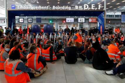 Treći dan štrajka uposlenika francuskih aerodroma, otkazano desetine letova
