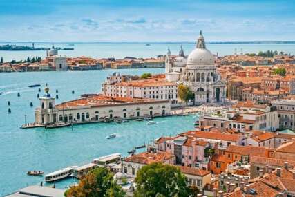 Venecija će od 2023. godine naplaćivati ulaz u grad za jednodnevne posjetioce