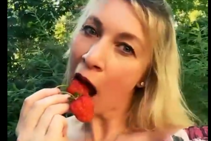 Zaharova objavila video na kojem erotično jede jagodu, ljudi frapirani: Umalo sam povratio